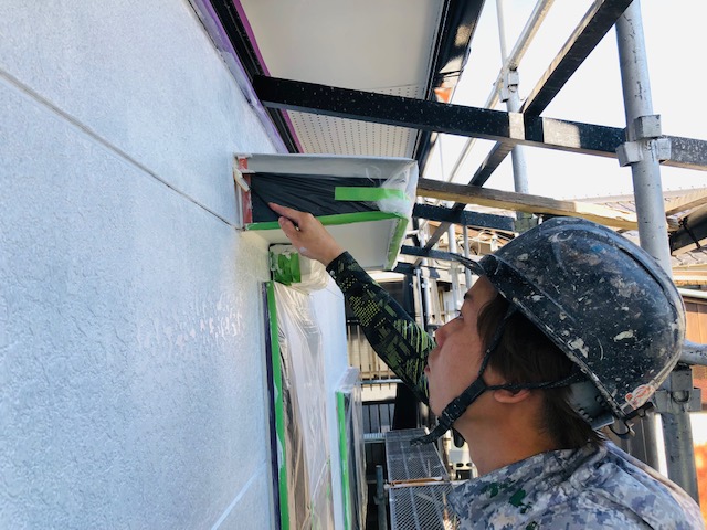 10月5日(火)小倉南区上吉田にて屋根塗装・外壁塗装・付帯塗装・外構工事をさせて頂いております！（8日目）