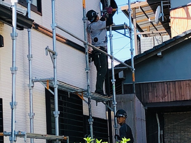 10月6日(水)小倉南区中曽根にて屋根塗装・外壁塗装・付帯塗装をさせて頂いております！（1日目）