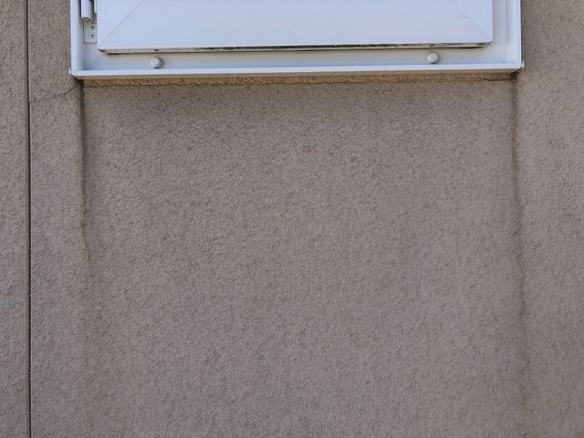 都市部の家を美しく保つ!北九州の排ガス・雨筋汚れに強い外壁塗装とは